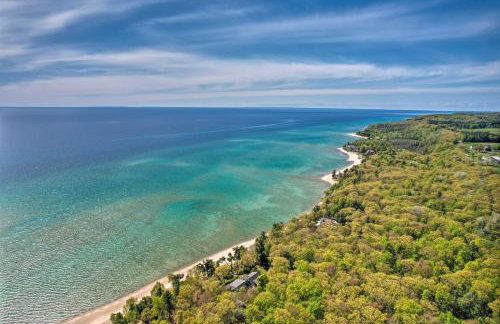 9 Mi to Boyne Resort! Farmhouse Near Town and Lake - Foto 31