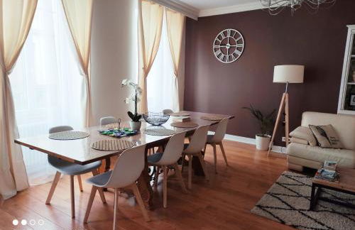 157m2, 4 chambres, 4 salles de bains, 2 WC, 2 parkings en hypercentre - Foto 3