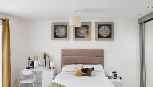 Beautiful 2 Bed House, Central spot with free parking - Foto 2