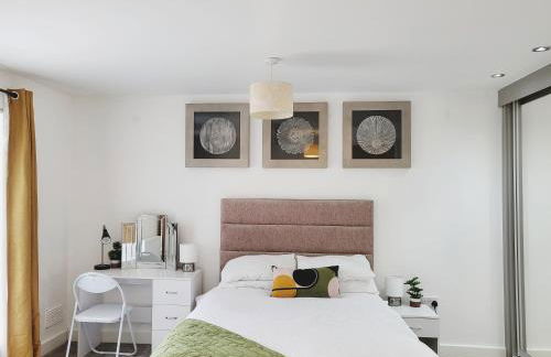 Beautiful 2 Bed House, Central spot with free parking - Foto 2