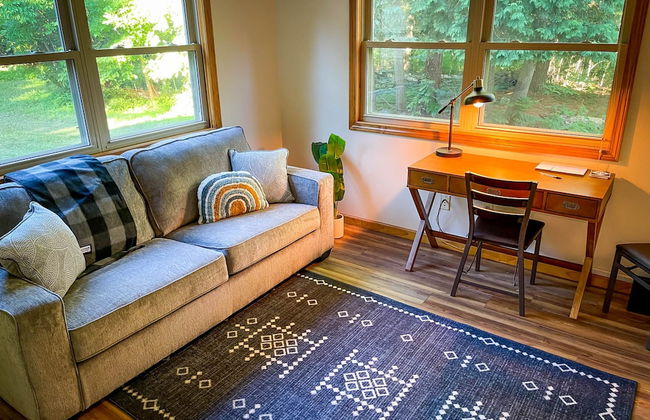 Firefly Lodge! Boardman River! Hot Tub! Woodstove! - Foto 6