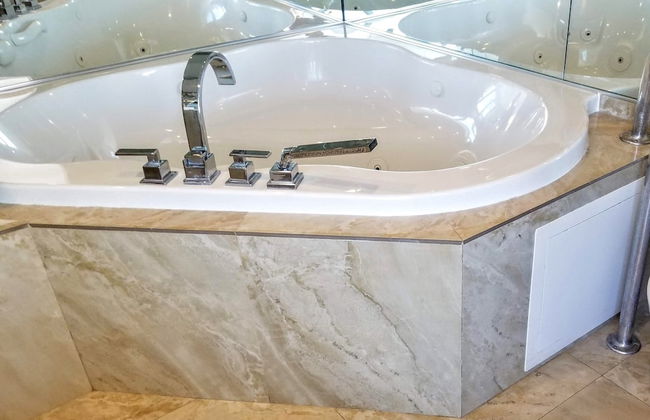 Alexander 802 3 Bedroom Apts by RedAwning - Photo 12