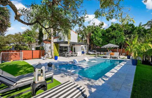 Villa 800 - 3 BEDROOM - 3 AND A HALF BATHROOMS -6 BEDS- Spa like Retreat Saline Pool & Jacuzzi - Foto 1