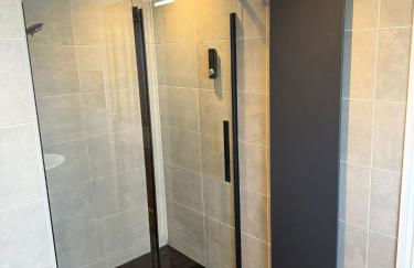 Rhuddlan 5-Bed House Sleeps 7 Pet-Friendly - Photo 2