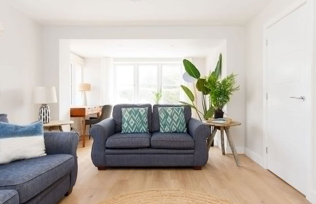 Mariners Stylish Beachside Getaway With Sea Views - Photo 61