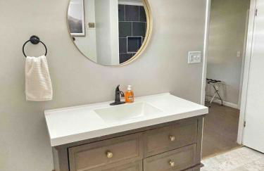 Decatur Home - Chic Comfort Family & Fun - Photo 18