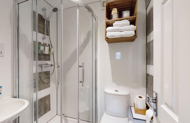 Beautiful Coach House - Photo 20