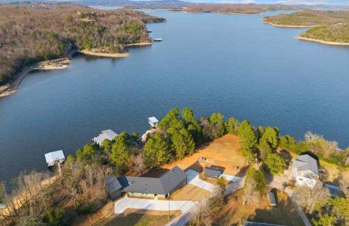 Lakeside Luxe-Lake Access-Hot Tub-Amazing Patio - Foto 3