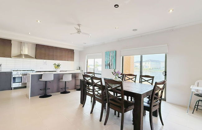 StayAU 5BR Lakefront Escape Point Cook - Foto 74