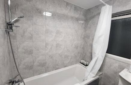 Garland Lovely House with Garden, Watford - Foto 27