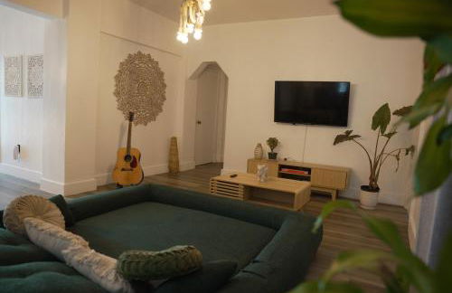 Near Brickell, Beach & Port 10min, Style & Comfort - Photo 17