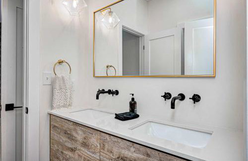 Stylish Getaway with Hot Tub-Near Downtown Indy-Family Friendly - Foto 49