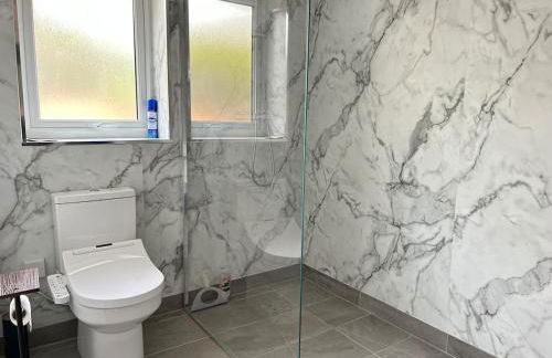 Private Garden Retreat 2BR Modern Comfort - Foto 13