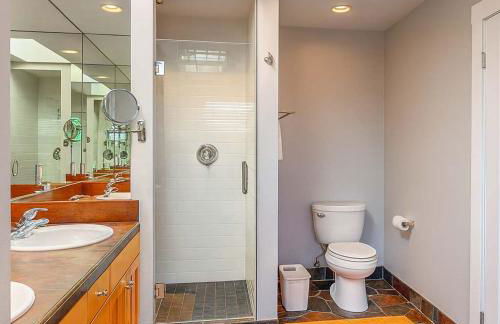 Seaside Elegance Oceanfront Escape with 3 Suites - Foto 18