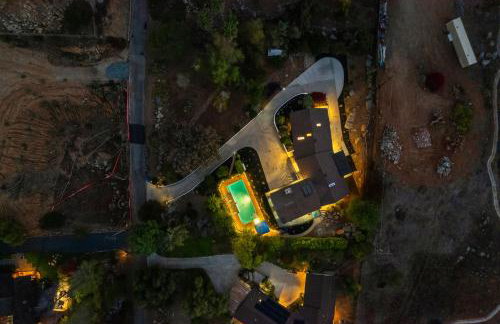 Entire Private Home with 4 Bedrooms 3 Bathrooms, Big Yard, View, , King Bed, 10 Parking, Available Now - Foto 33