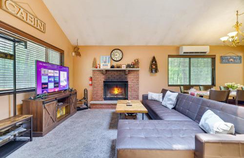 Secluded Cabin, Jacuzzi, Pool Table, King Bed & Fire Pit - Photo 22