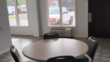 Gated 1 King Bedroom 1 Bath Apt with Full Kitchen 129 - Foto 4