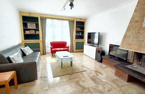 Majestueuse maison à Bondy - 200 m² - 10 pers. & parking - Foto 1