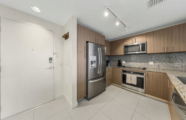 Downtown Doral Condo w-Free Parking - Foto 59
