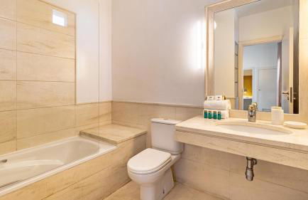 VACATION MARBELLA I Guadalmina Golf Front Villa, Private Pool, Close to the Beach - Photo 25