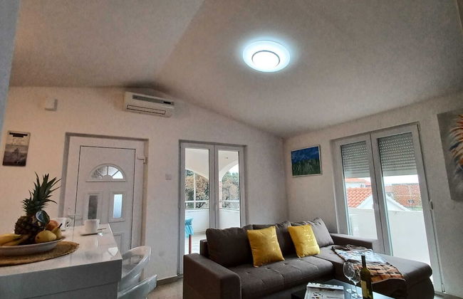 Beachfront Apartment With Balcony and Sea View - Foto 11