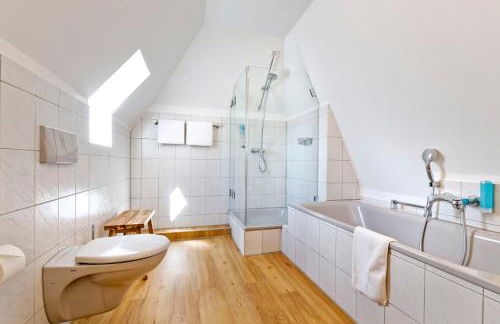 Fährmann im Häuschen am Rhein - Foto 6