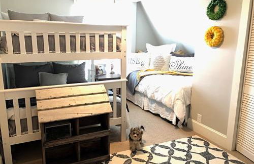 FIXER UPPER’s Original BARNDOMINIUM!! Sits on Private 16 wooded acres & lake - Foto 14