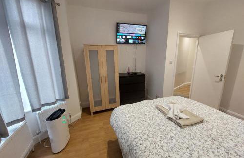 Cosy North Kensington Family apartment for 4 persons - Children stay free Netflix in all bedrooms Close to underground and overground stations - very convenient for Wembley Stadium - Foto 1