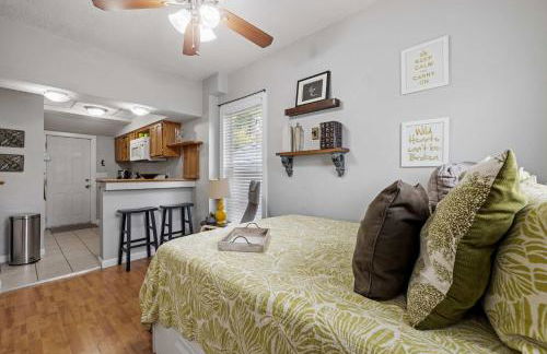 Bright & Chic 1st Flr Studio - Short-Midterm Stays - Foto 3