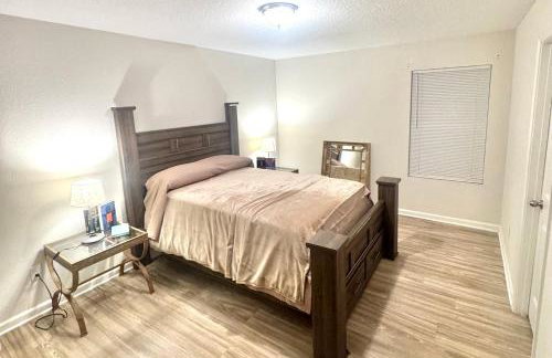 3 Bed Home 5 Mins to JAX Airport & Zoo - Foto 25