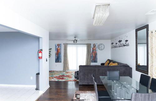 Beautifully Designed & Spacious Apartment in Newark 10mins from EWR Airport, Close to NYC and Beth Israel Hospital - Foto 1