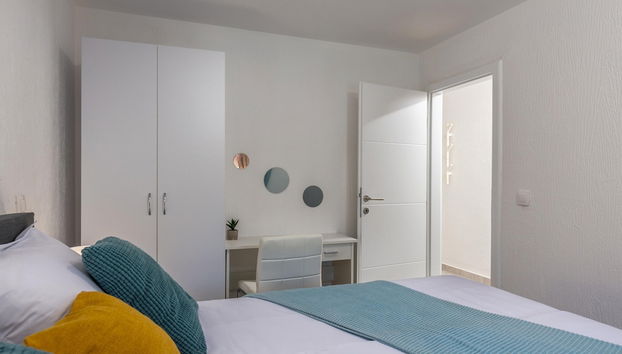 Adorable Home With Balcony and Swimming Pool - Foto 3, Habitación