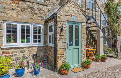 Courtyard Cottage - Photo 13