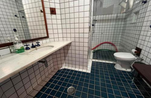 Spacious house with pool - 100m from the sea in Guaecá - Foto 3