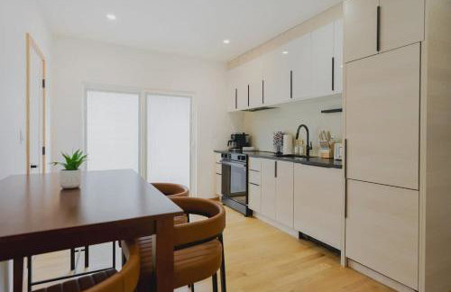 Lux 3BD Minutes Walk to Airport - Foto 1