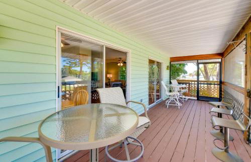 Coastal Oasis with Shared Pool, 2 Mi to Beach! - Foto 7