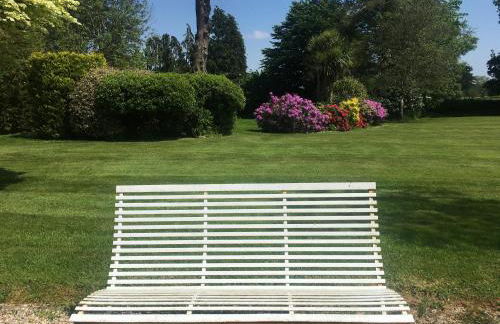 Stay on the grounds of this beautiful Manor house - Photo 23