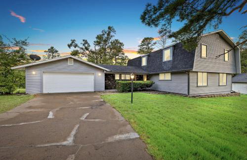 Lake Retreat Hot Tub Game Room Grill - Foto 51