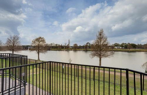 Lake-View Townhome with Pool Access in Houston Area! - Foto 28