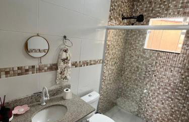 Duplex em Itaúna 4min da Praia que ocorre o WSL, 1min da pista de skate do LS, pracinha com parque infantil, quadra de futebol, tudo isso a 1 min da duplex, perto do comércio, wi-fi super rápido, monitoramento 24hrs - Foto 24