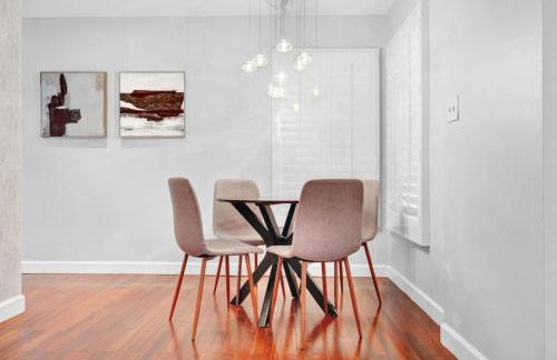 Modern 4BR Villa with Pool - Outdoor amenities - WFH - Foto 9