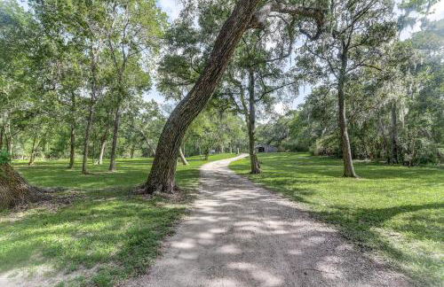 The San Bernard River waterfront provides private access to a spa, boat ramp, and jet skiing - Photo 73