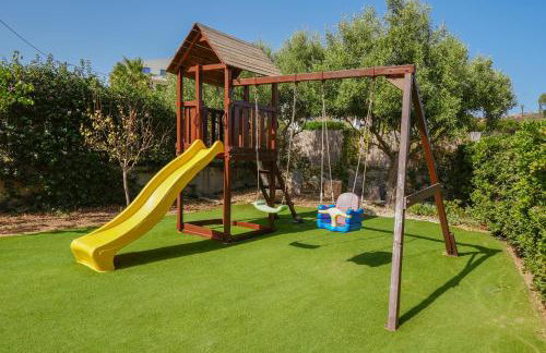 Family seaside Kladissos Villa with private heated pool! - Photo 9