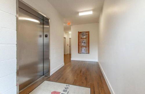 Amazing Amenities and Location - 1 Bedroom Condo - Foto 12
