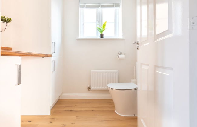 4 Bedroom Detached House 5mins Walk to Shopping Village - Foto 28