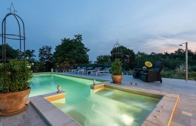 Modern Villa With Swimming Pool and Fenced Garden - Photo 27