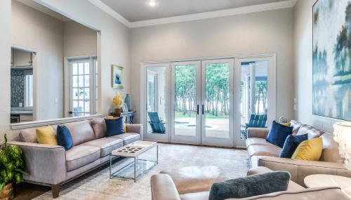 Waterfront Luxury Living with 4-BR Pool and Views - Foto 5