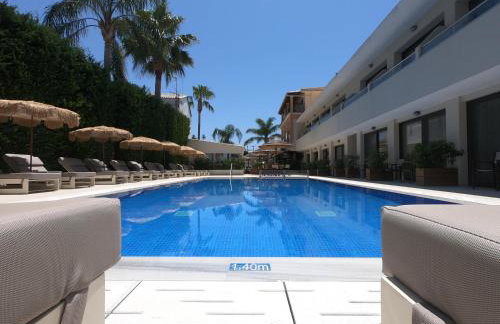 Paradise Hotel & Bar - Photo 23