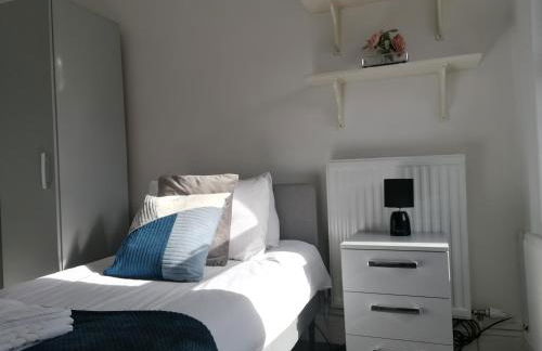 Chester 4 Bedroom House, Contractors & Leisure by Rework Accommodation - Photo 47