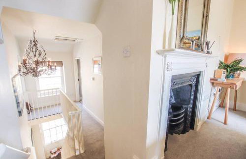 Stunning Cromer beach house with sea views - Photo 30